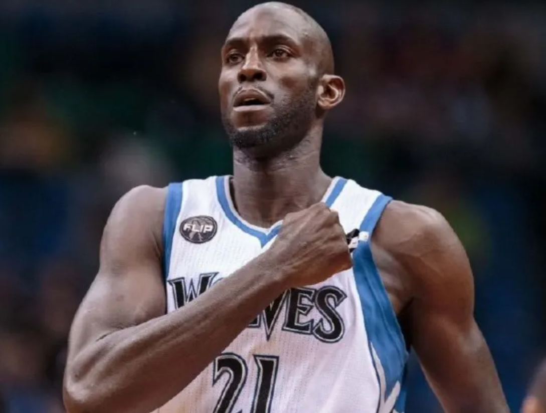 2万球迷起立鼓掌！去客场还受尊敬，这就是一人一城